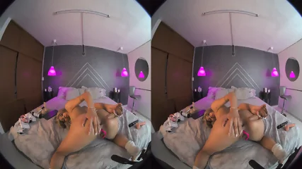 Aleja Bloom StripchatVR 2026 05 17T14 10 06 03 00 F120 LR - Video Porno Gratuite HD | Jeux de Rue