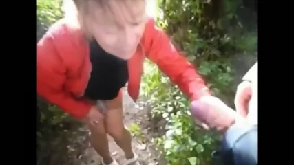 Offerte en partouze par son mari en plein nature - Videos Exhibitionnisme Francais Gratuites HD | Jeux de Rue