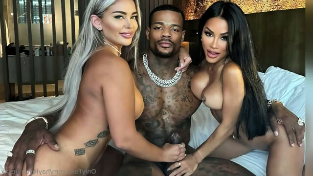 Tiny Pornstars Take BBC - Plan a Trois - Threesome en HD | Jeux de Rue